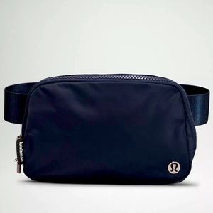 NWT Lululemon Everywhere Belt Bag : color Black